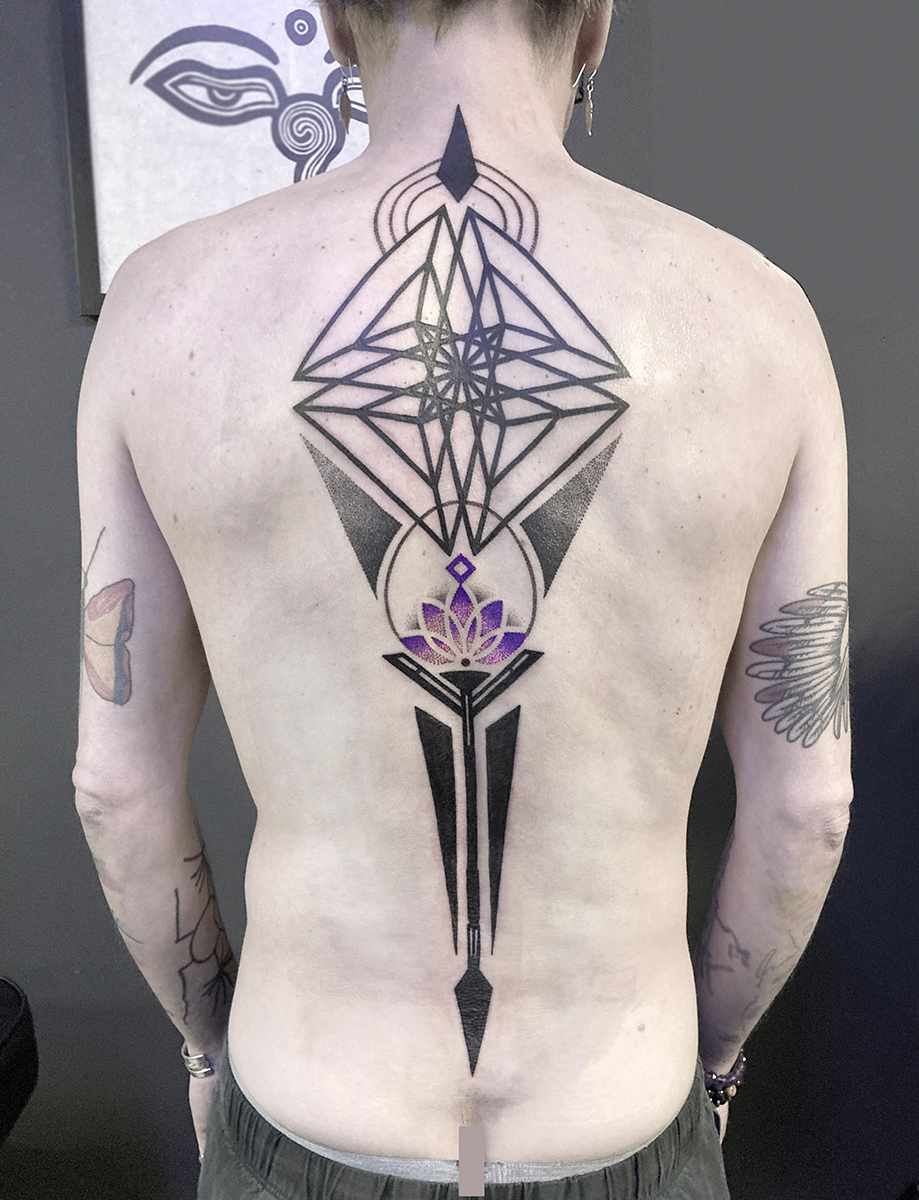 Tatouage vibratoire lotus pourpre